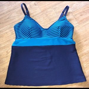 LANDS END💙Aqua & Blue Striped Tankini Swim Top 10